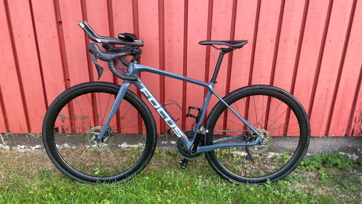 Focus Paralane 8.8 – endurance maantiepyörä hiilikuiturungolla ja -vanteilla