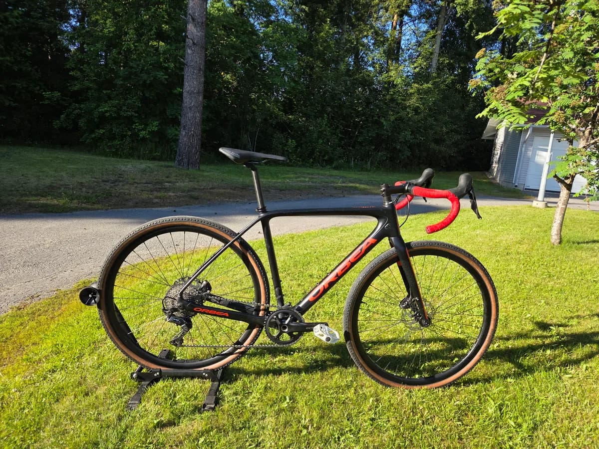 Myydään Orbea Terra M30-D 1X hiilikuiturungolla