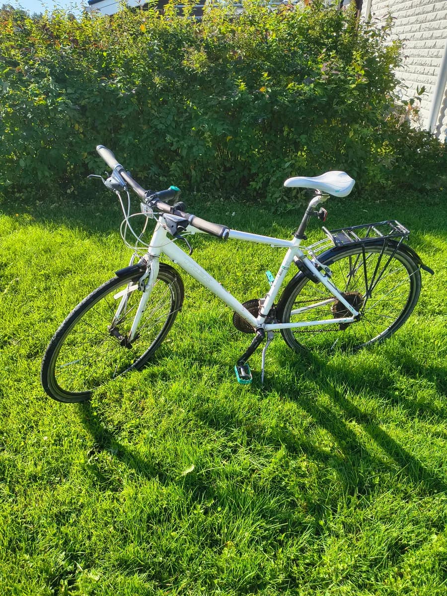Trek 7.2 FX WSD -hybridipyörä vm. 2012, koko 19" (48 cm) + kattava rengaspaketti