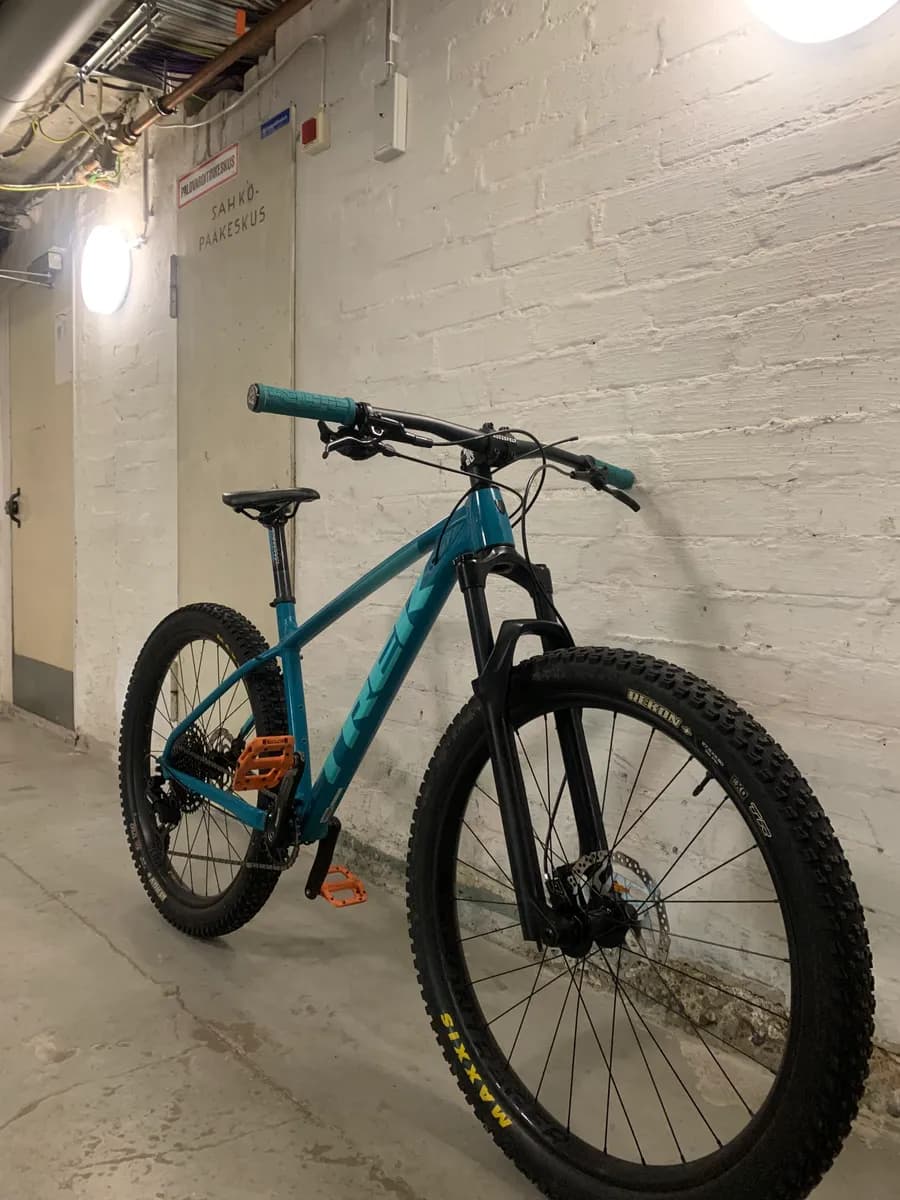 Trek Roscoe 7 (Vuosimalli 2020, ostettu syksyllä 2019)