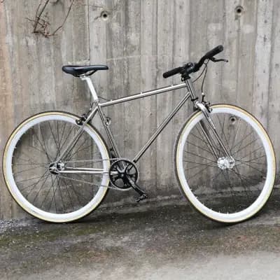 Kaunis sinkula 28" - XS-koon rungolla