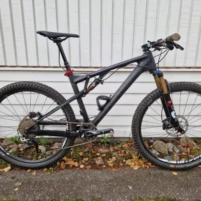 Rose Thrill Hill 3 täysjousto 27,5" hiilikuitu, M, Espoo