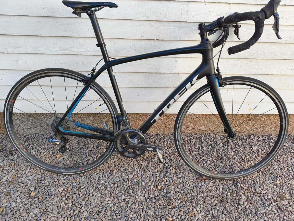 Ultegra Di2 sähkövaihteet, hiilikuitu runko, rento ajoasento,28mm Bontrager hard core lite renkaat, vuosimalli 2017 hyväkuntoinen.