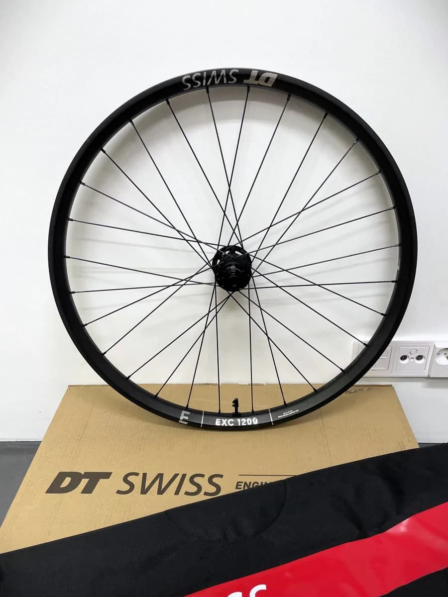 DT Swiss EXC1200 kuitukiekko taakse