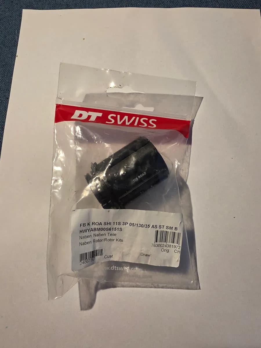 DT Swiss 3-pawl vapaaratas,  Shimano 11 speed road
