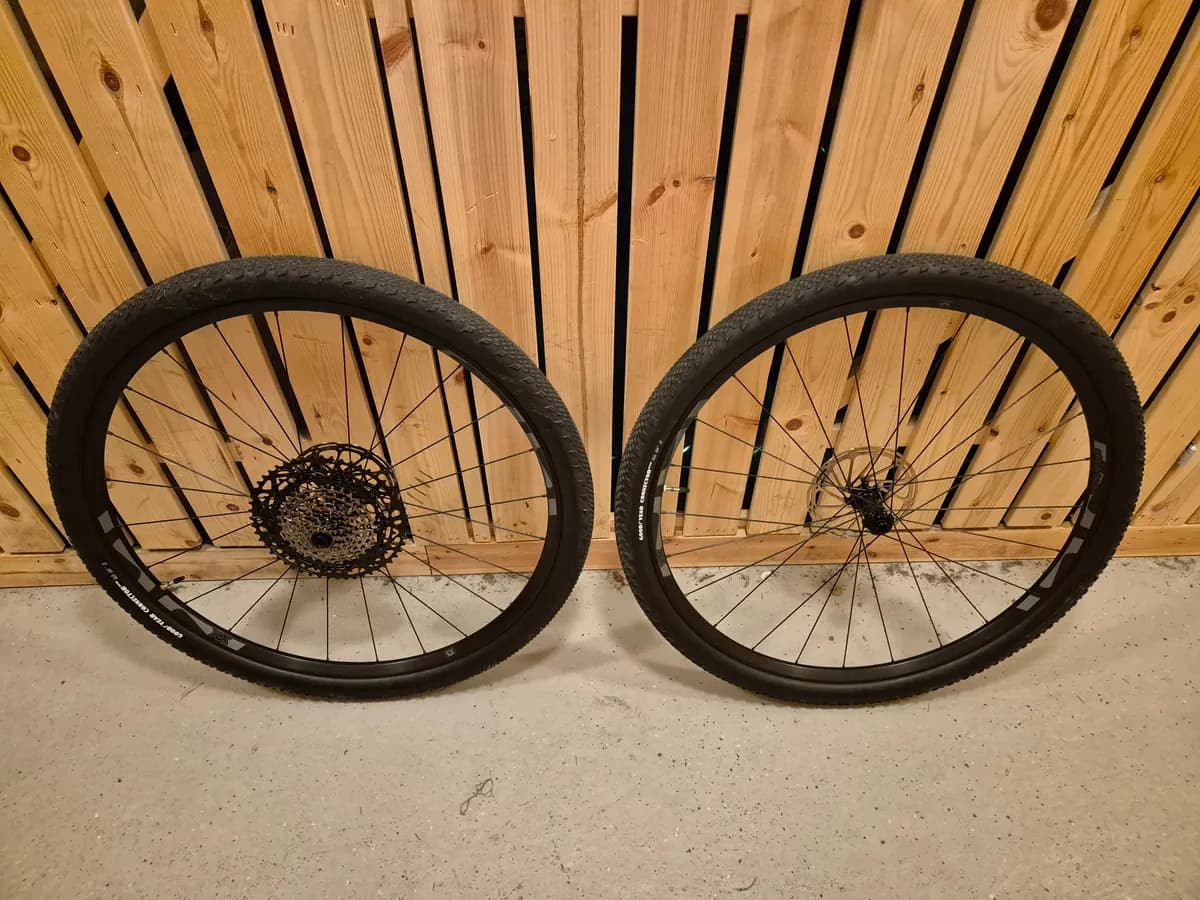 Uusi ja ajamaton e*thirteen XCX Aluminum gravel -kiekkosetti T-type kasetilla ja jarrulevyillä