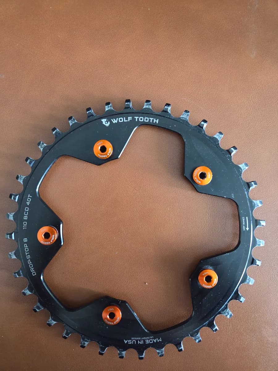 40T Wolftooth drop-stop B "narrow-wide" hammasratas ja pultit