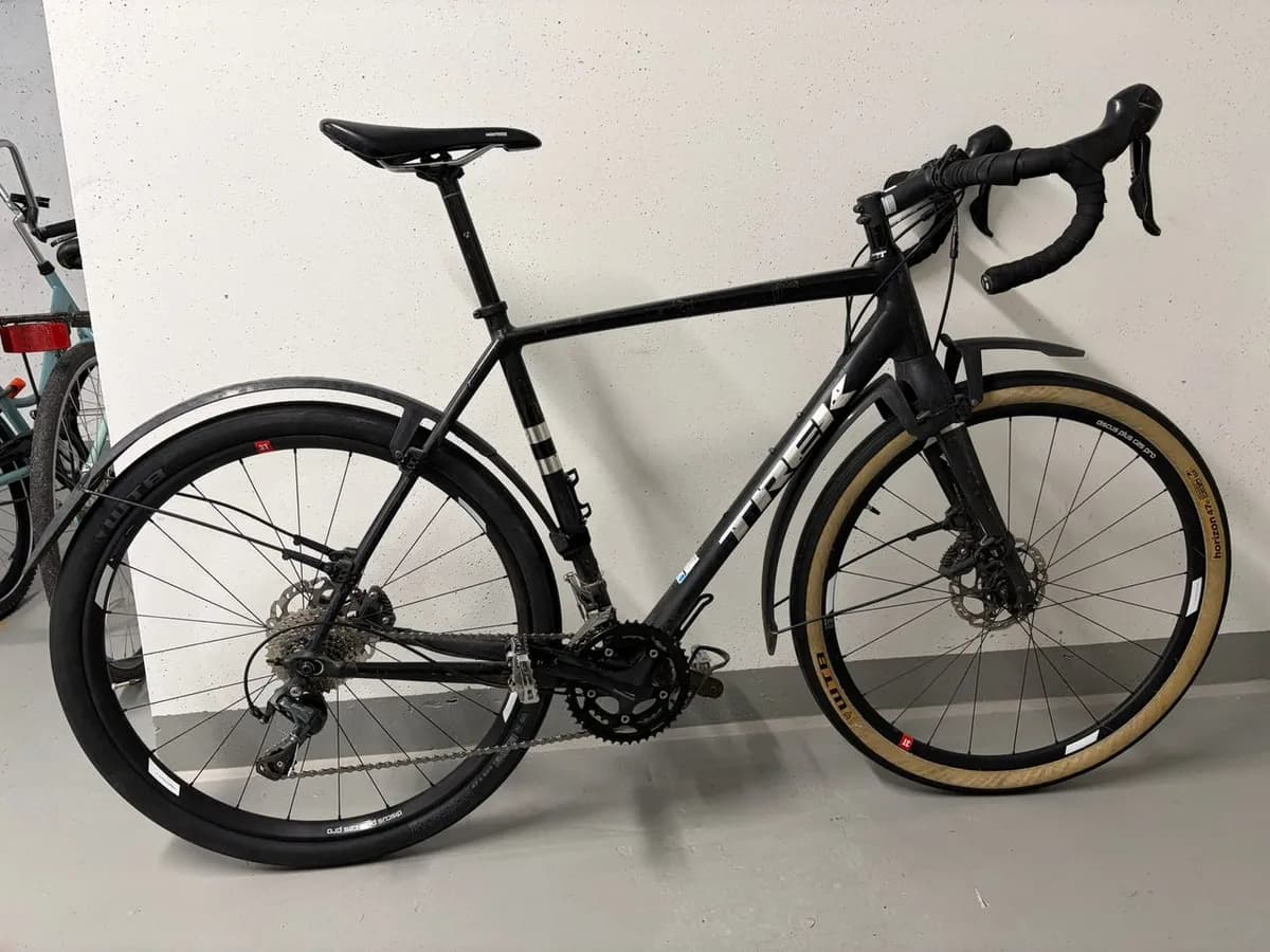 Trek Gravel-pyörä (kahdet kiekot/renkaat)