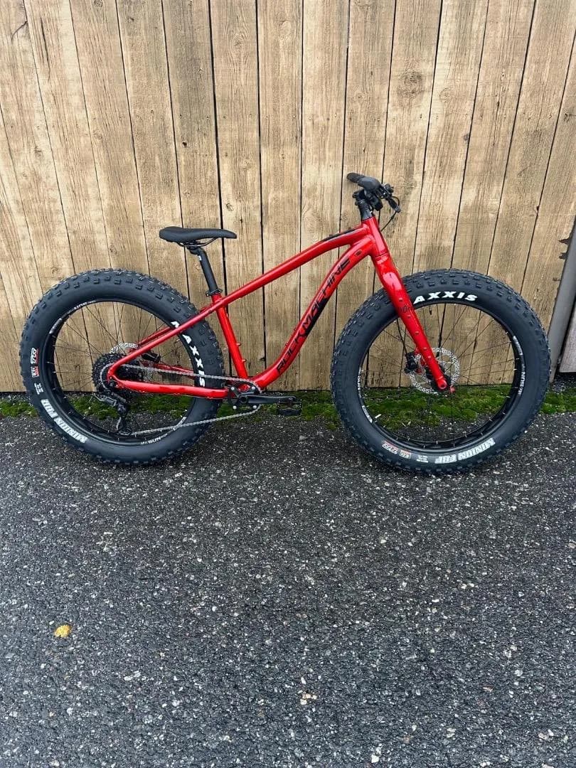 Rock machine Vyöry 30 2025 Kevyt alurunkoinen fättäri, M koko, Pori