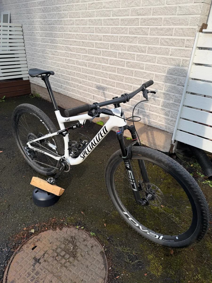 Specialized Epic Pro L 2021, 10.7kg XC-tykki, Tee rohkeasti tarjous.