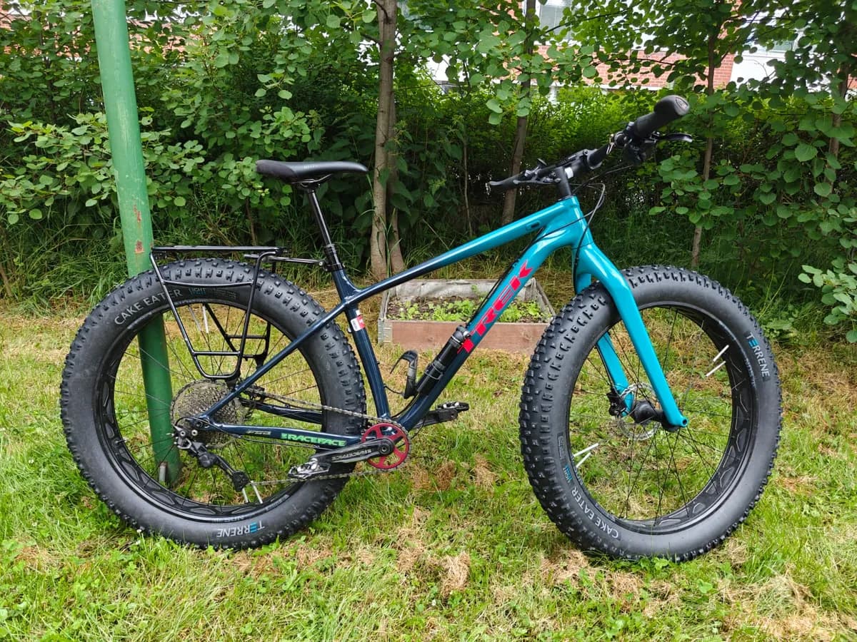 Trek Farley 5 2021, L-koko + kattava varaosa- ja talvipaketti